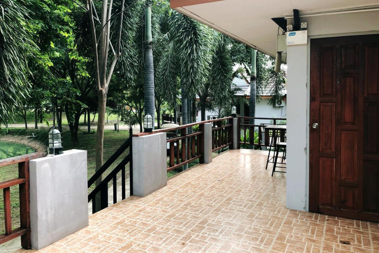 Resort Railumpoo Nakhon Sawan Bagian luar foto